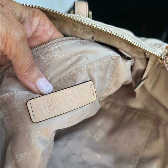 Michael Kors genuine leather pebble tote shoulder handbag, soft neutral, roomy - Picture 13 of 13